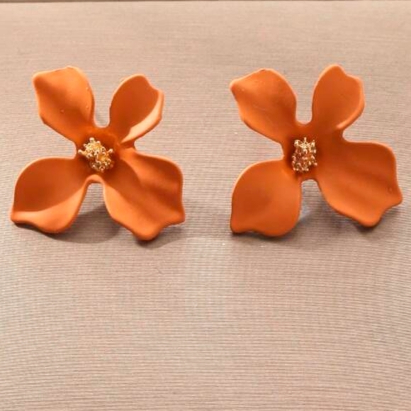 Orange Flower Post Earrings 3D Autumn Floral Pretty Feminine Floral New - Picture 4 of 4